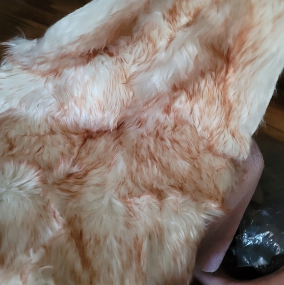 Other - NWOT LITTLE BEAR LIKE RUG ..TAN/WHITE